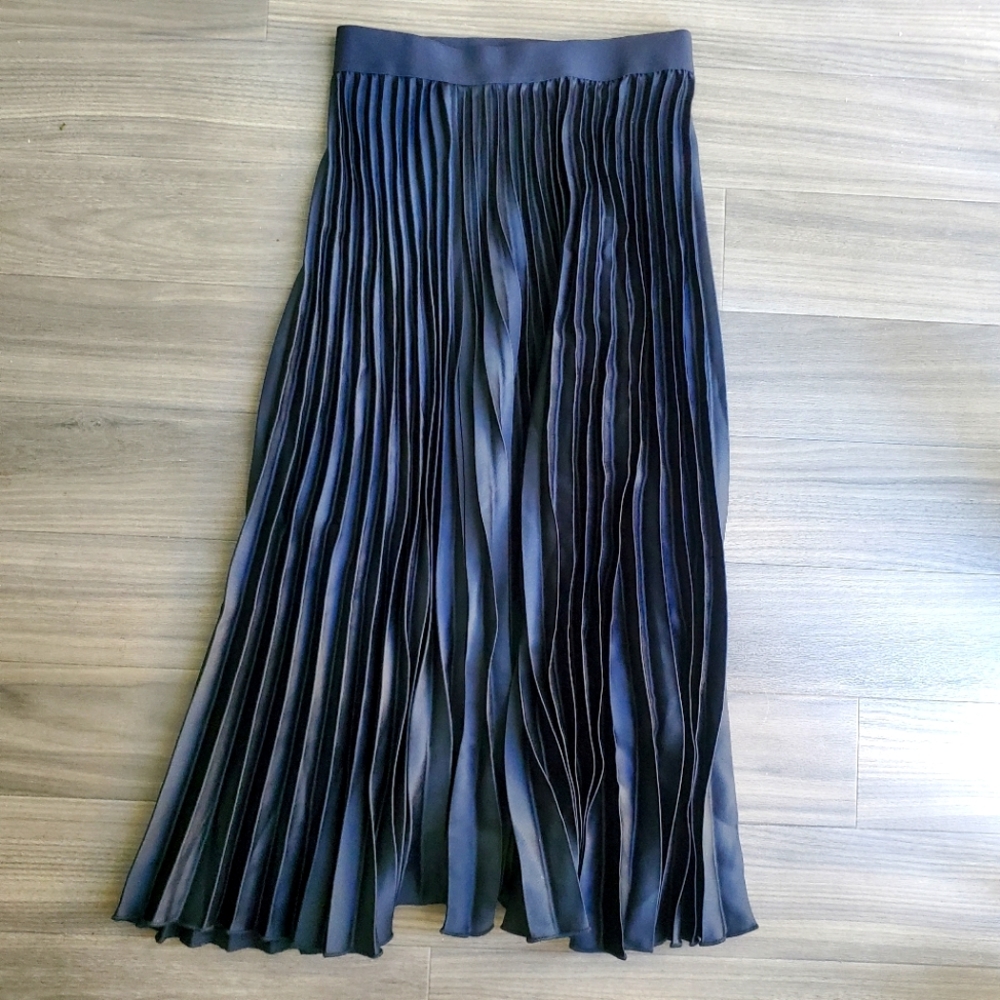Pleated black midi skirt